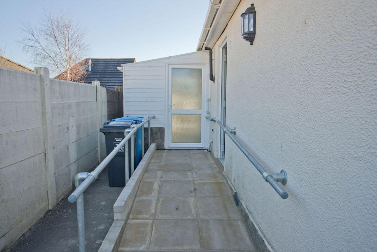 Hilda'S Retreat Accessible Wheel Chair Friendly With Hoist Poole Exterior photo